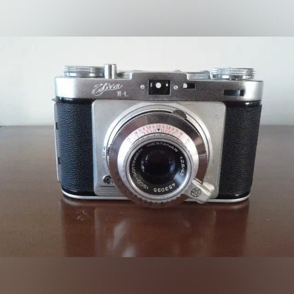 Vintage 35mm Film Camera. - Picture 2 of 10